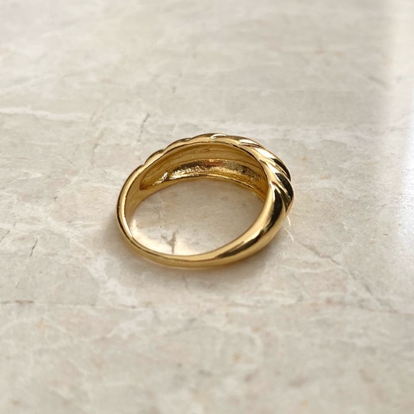 Croissant ring - Picture 2 of 3